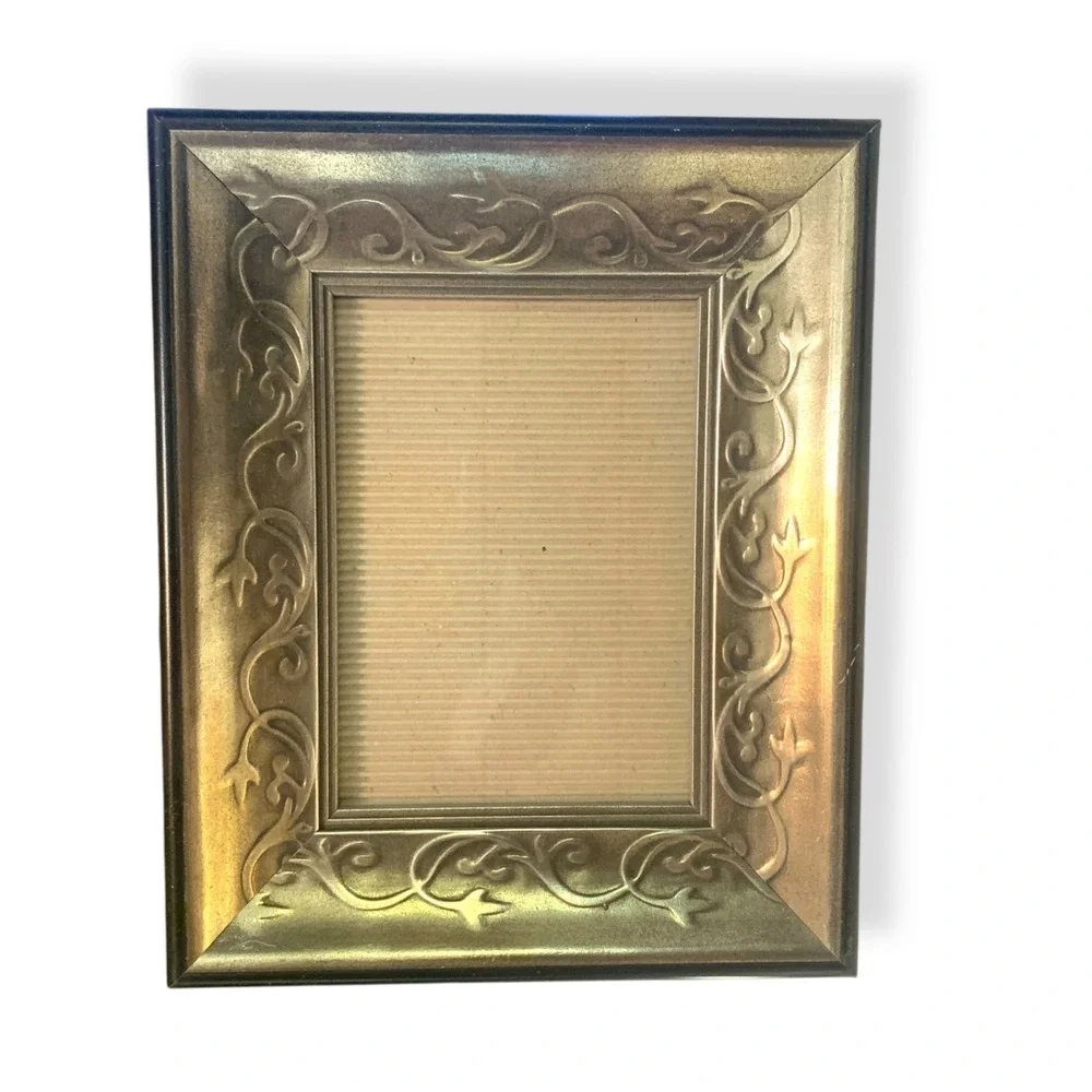 VTG MCM Ornate Gold Picture Frame Decorative Swirls Stand 8x10 Hollywood Regency